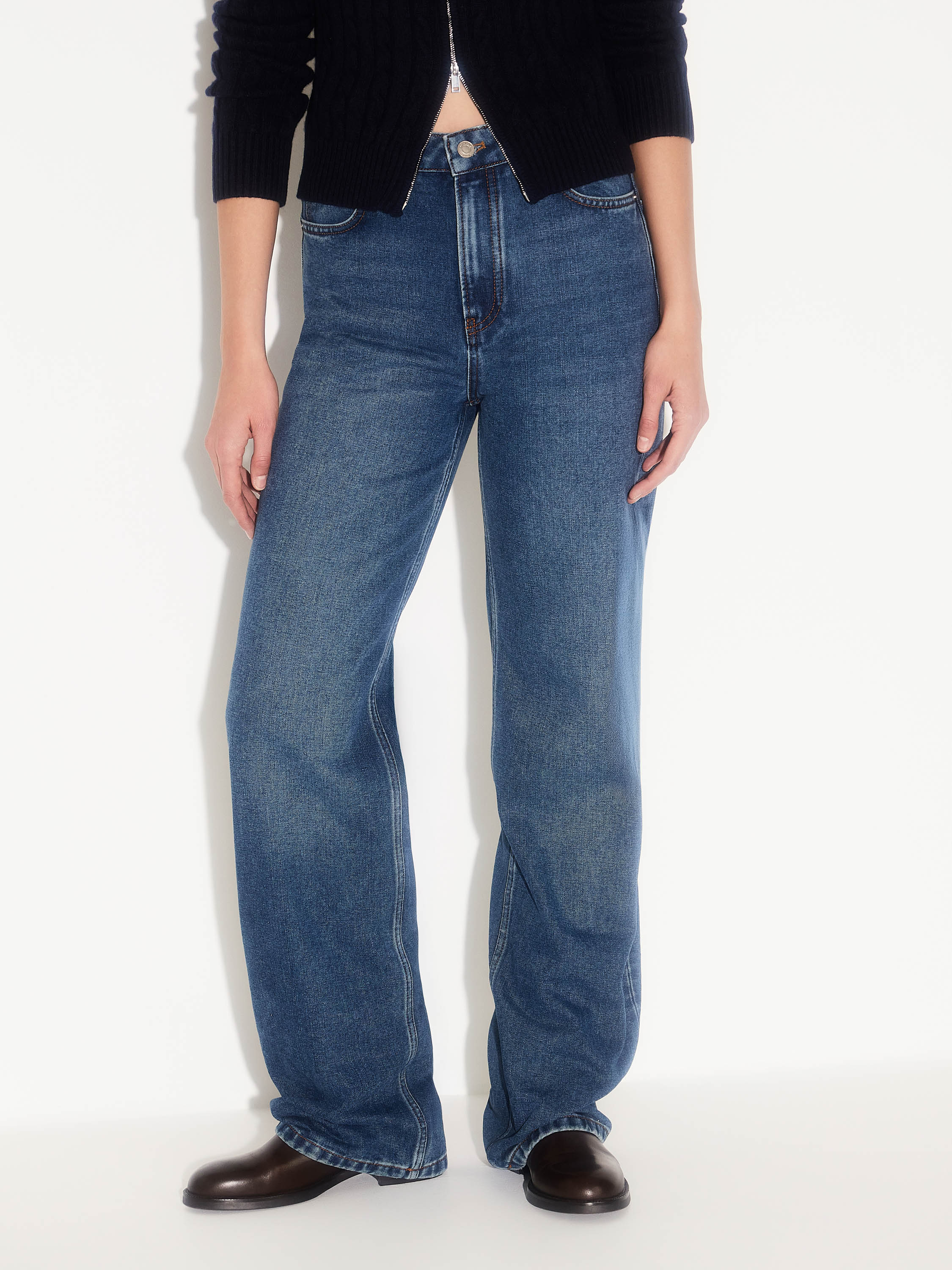 Джинсы широкие Джинсы широкие