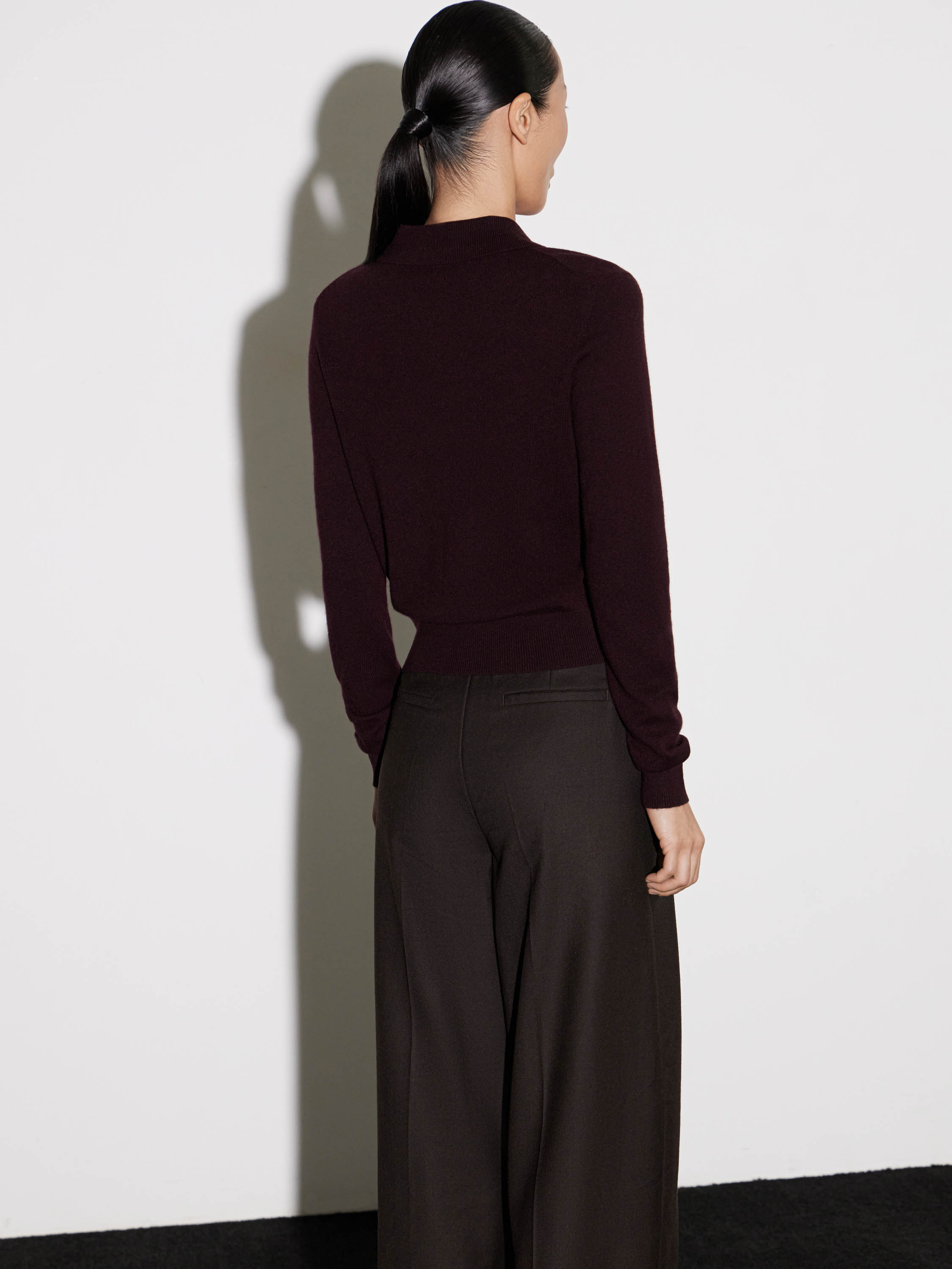 Кардиган облегающего силуэта из шерсти Кардиган облегающего силуэта из шерсти