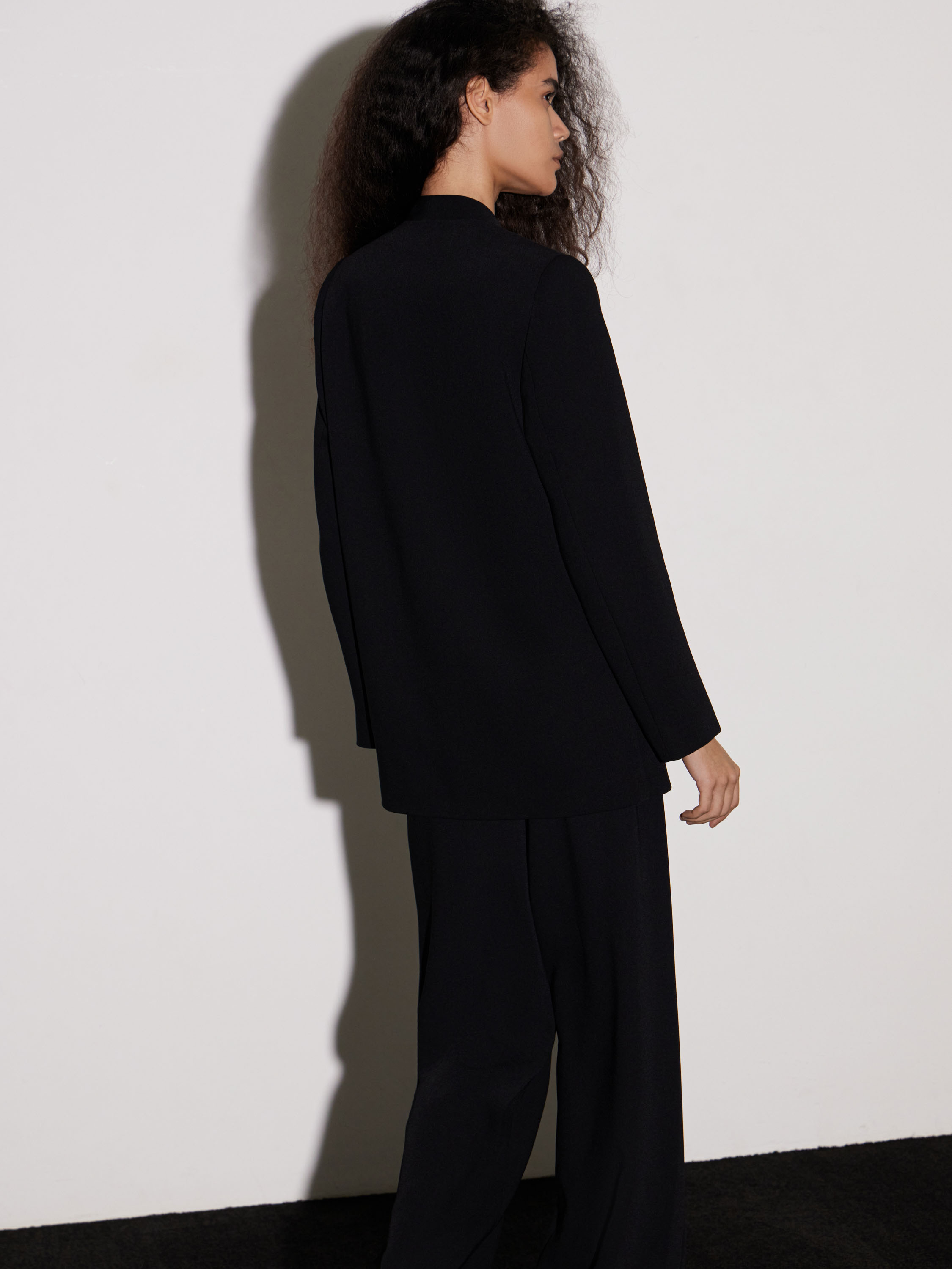 Жакет двубортный без лацканов Жакет двубортный без лацканов