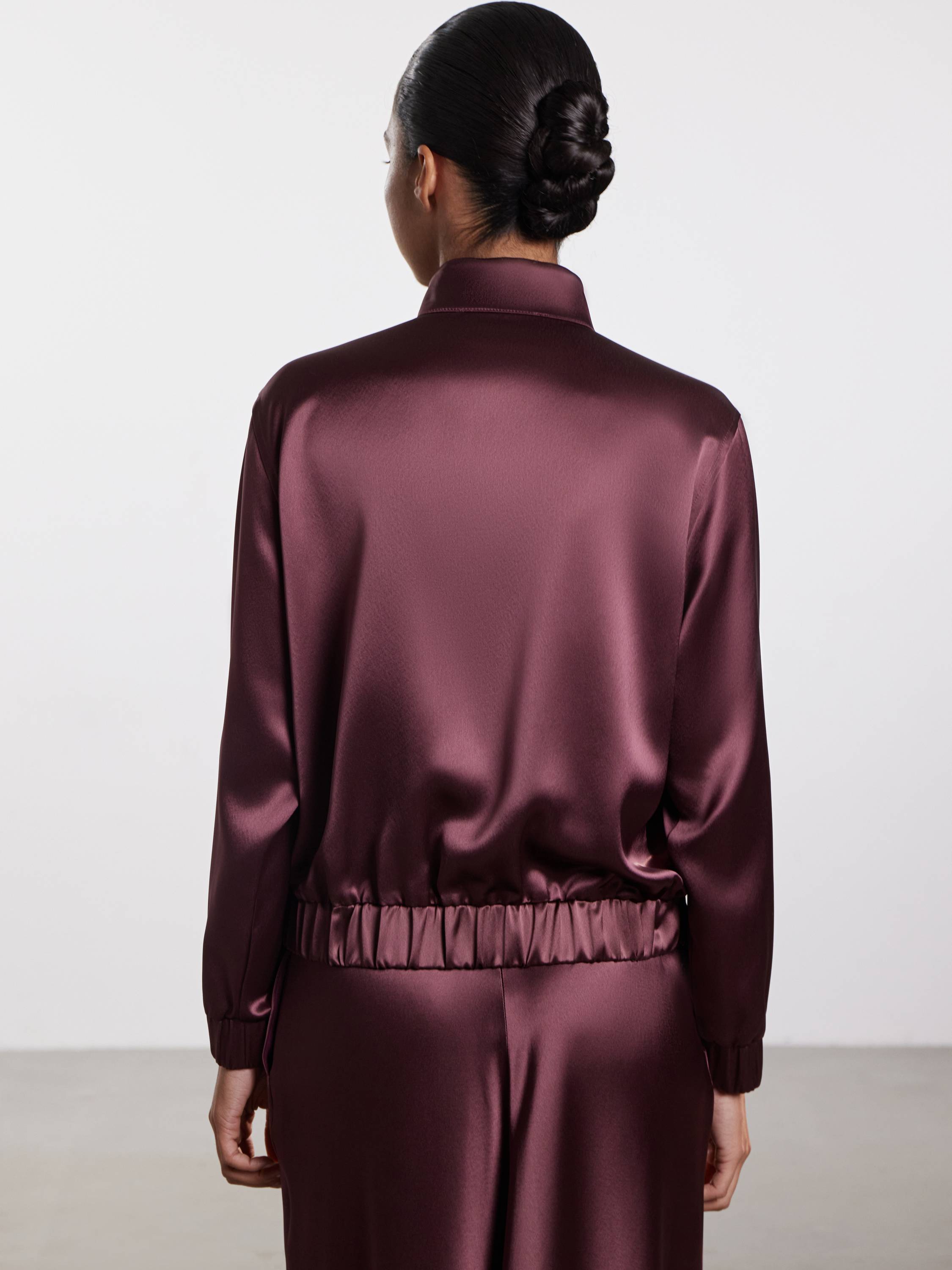 Бомбер укороченный из струящейся ткани Бомбер укороченный из струящейся ткани