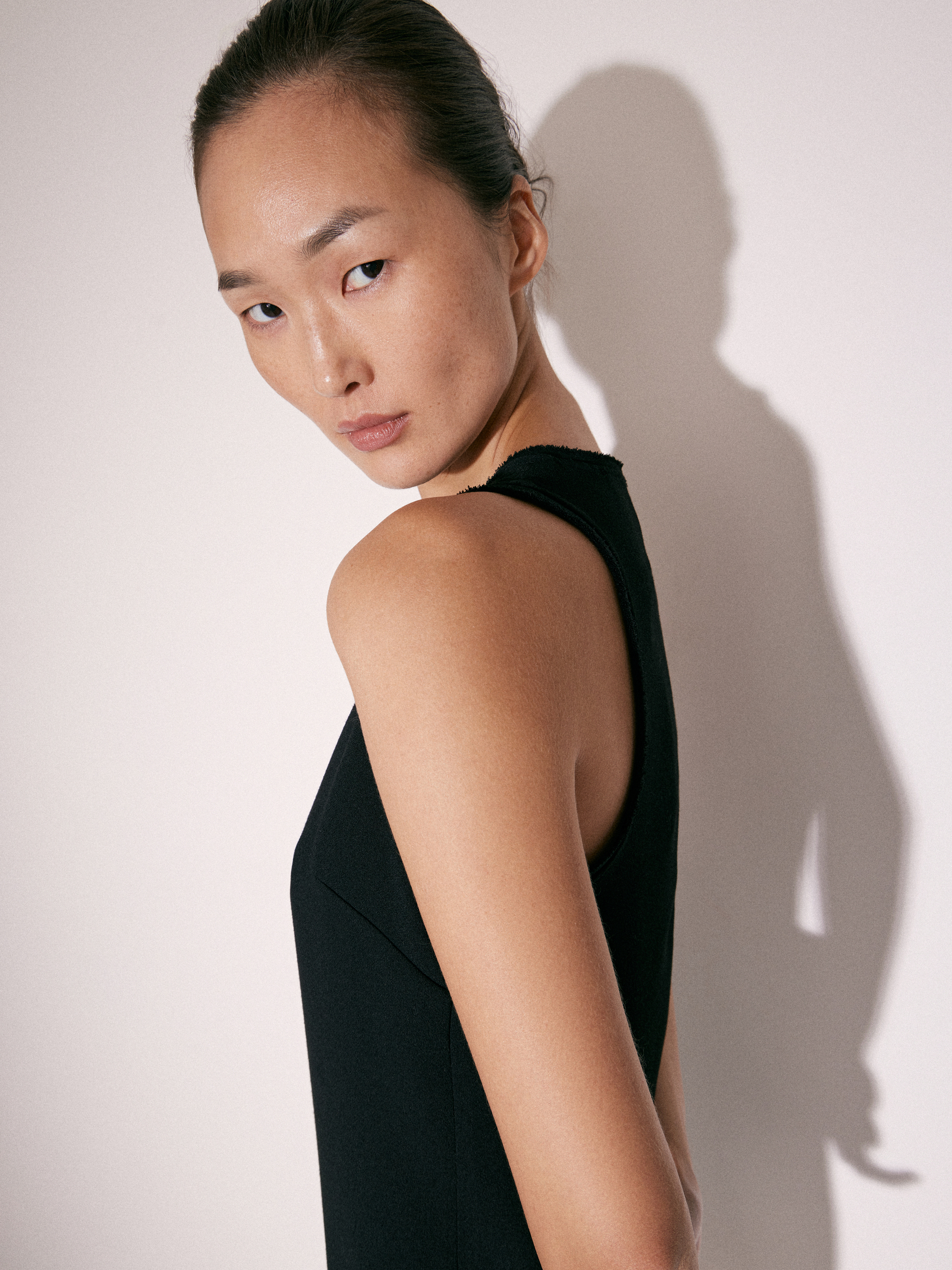 Платье мини с необработанным краем Платье мини с необработанным краем