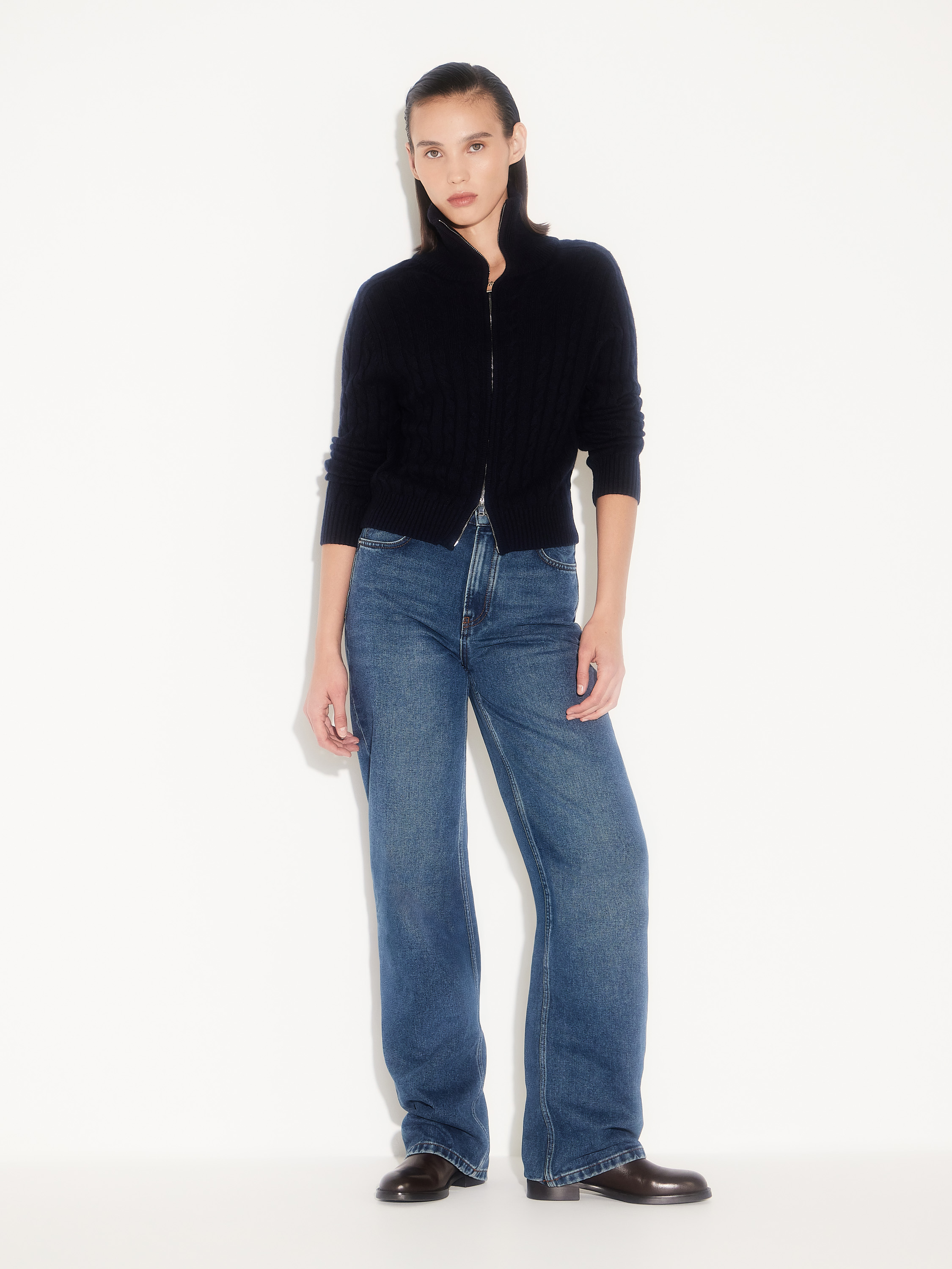 Джинсы широкие Джинсы широкие