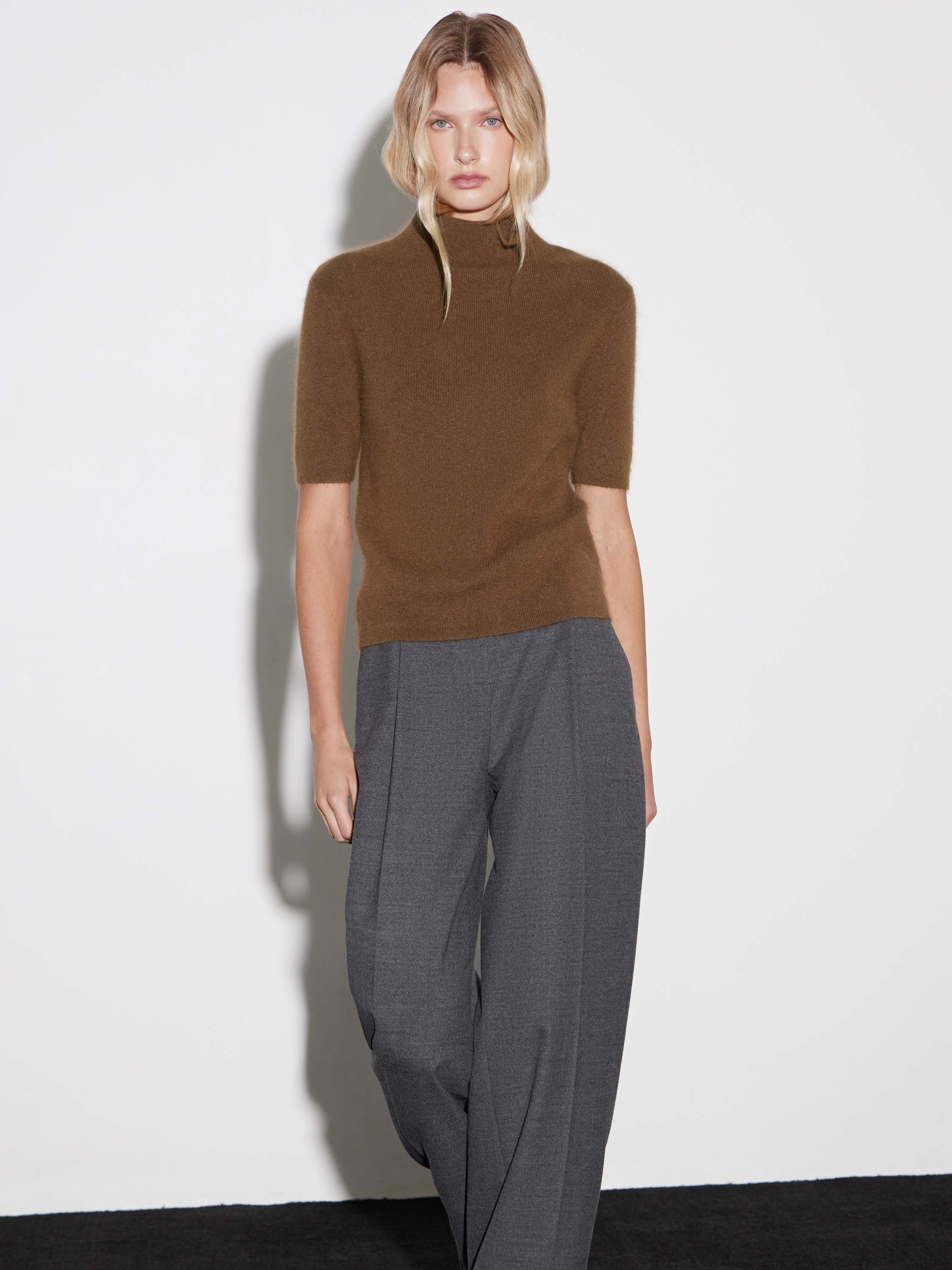 Водолазка из мягкой пряжи ангоры Водолазка из мягкой пряжи ангоры