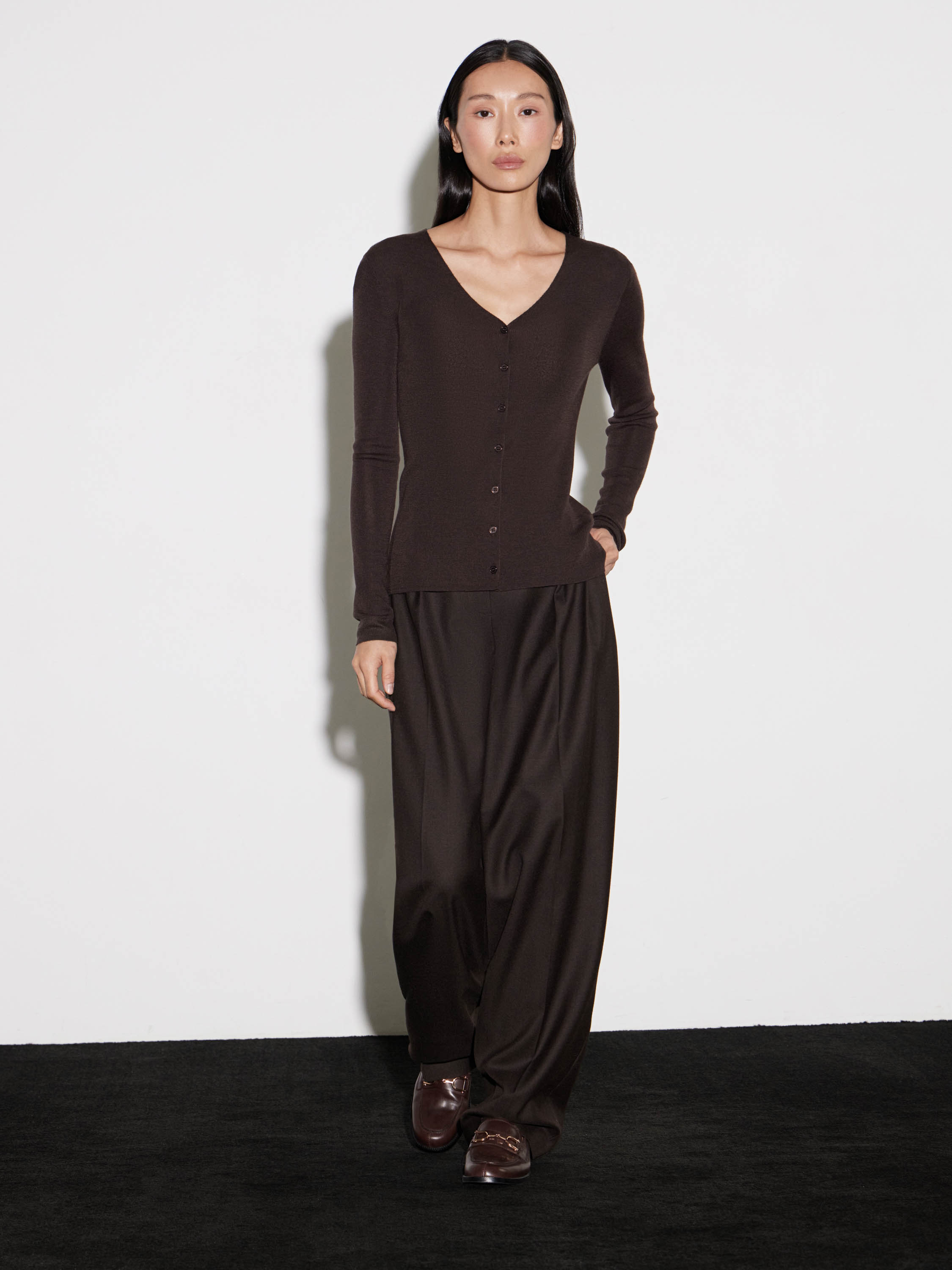 Кардиган с глубоким v-вырезом Кардиган с глубоким v-вырезом