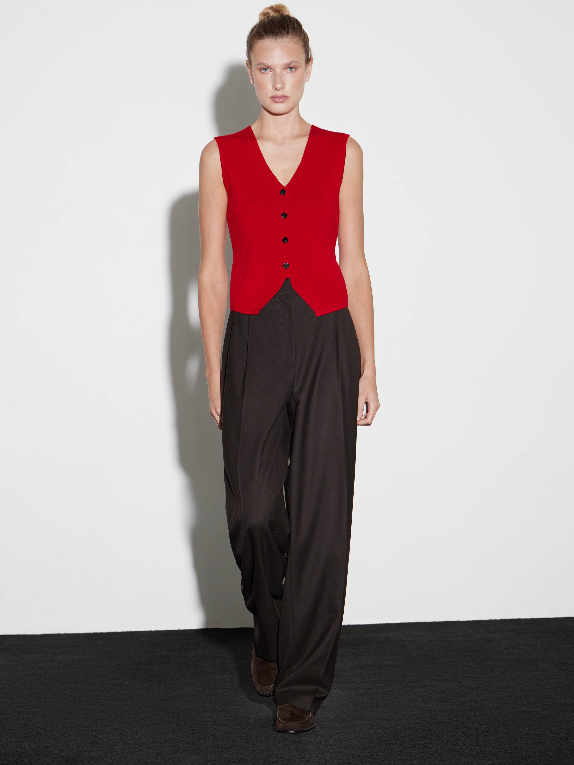 Жилетка трикотажная из мериноса Жилетка трикотажная из мериноса