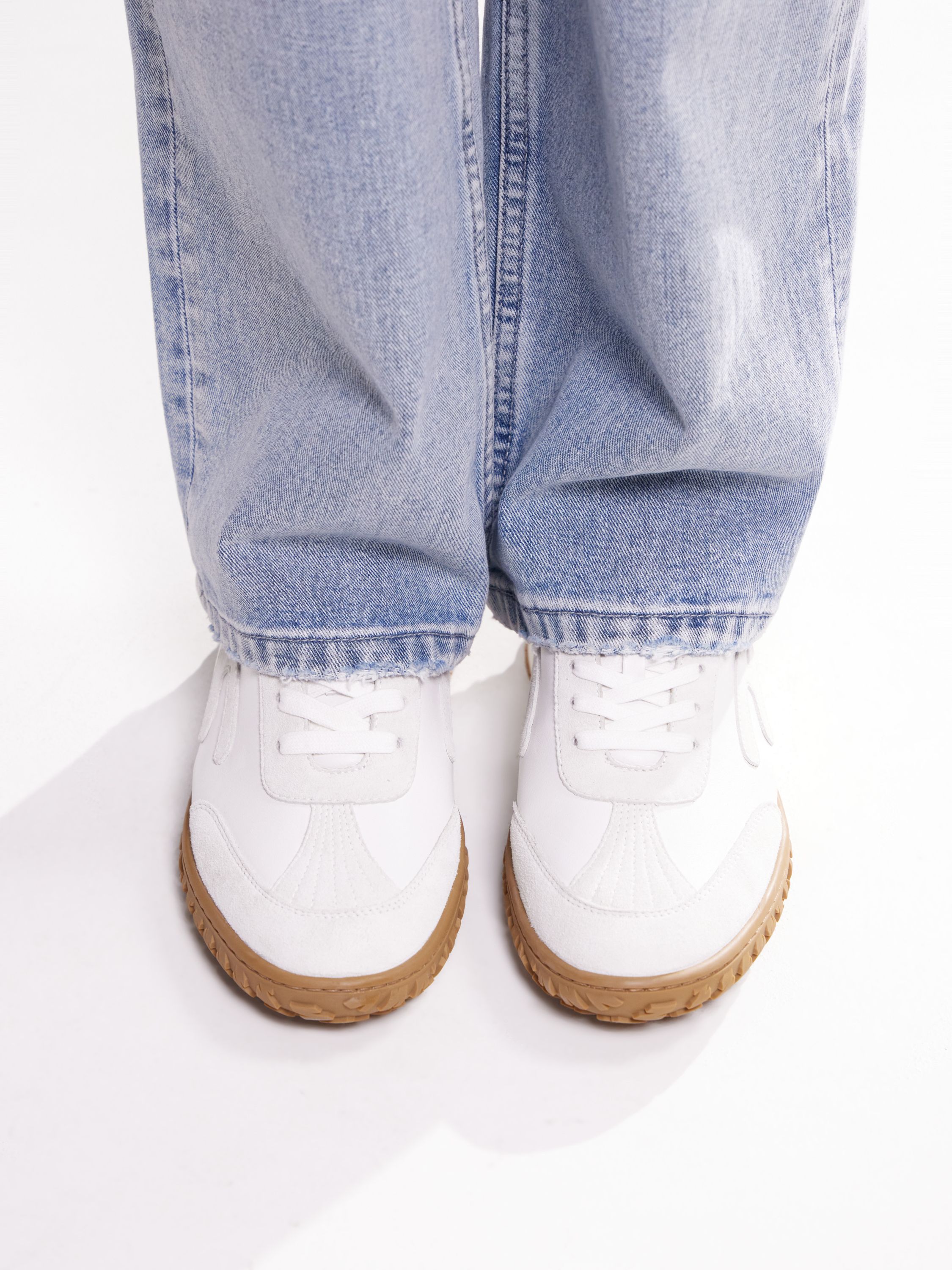 Кроссовки из кожи с замшевыми вставками Кроссовки из кожи с замшевыми вставками