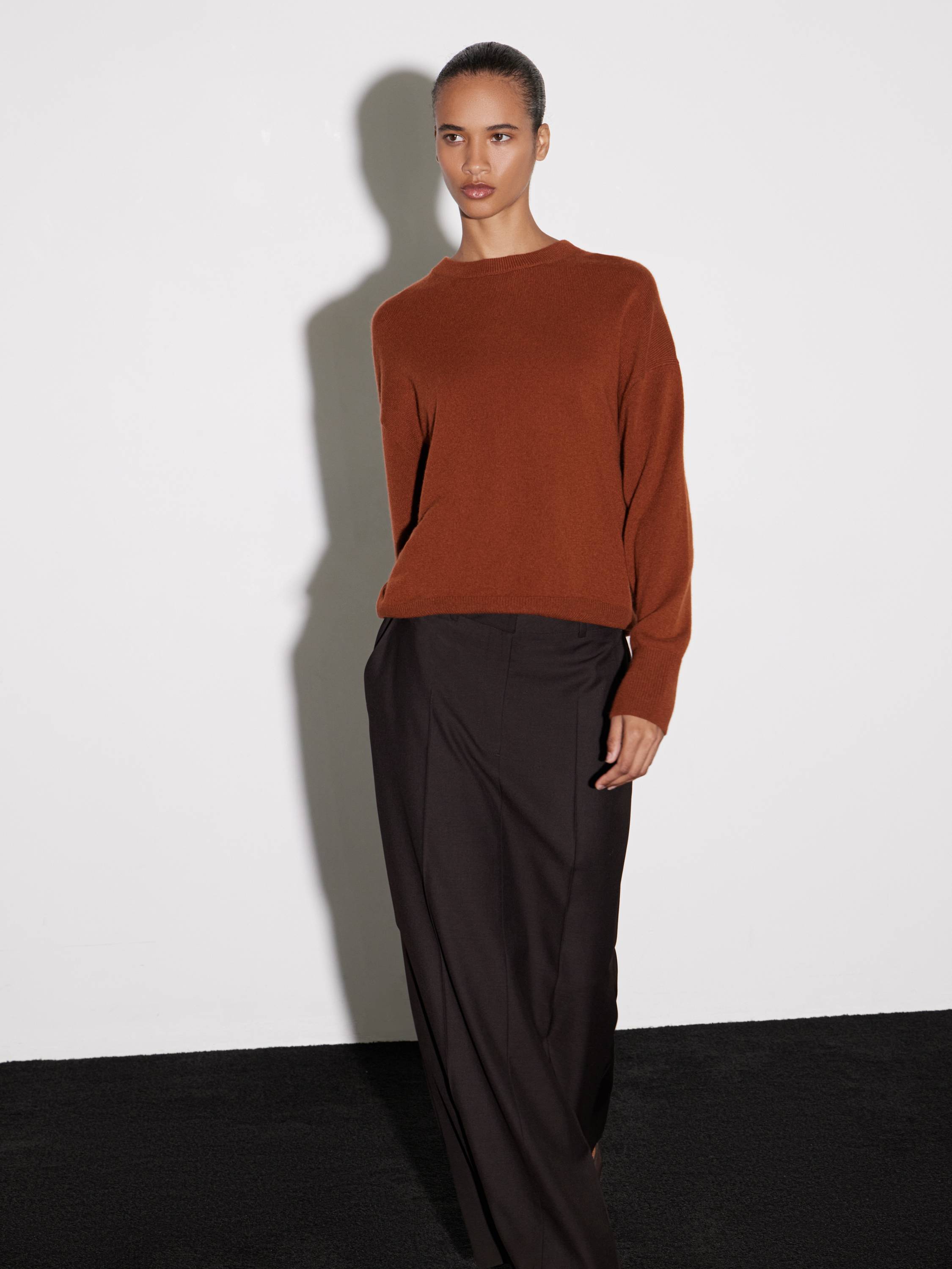 Джемпер трикотажный из кашемира Джемпер трикотажный из кашемира