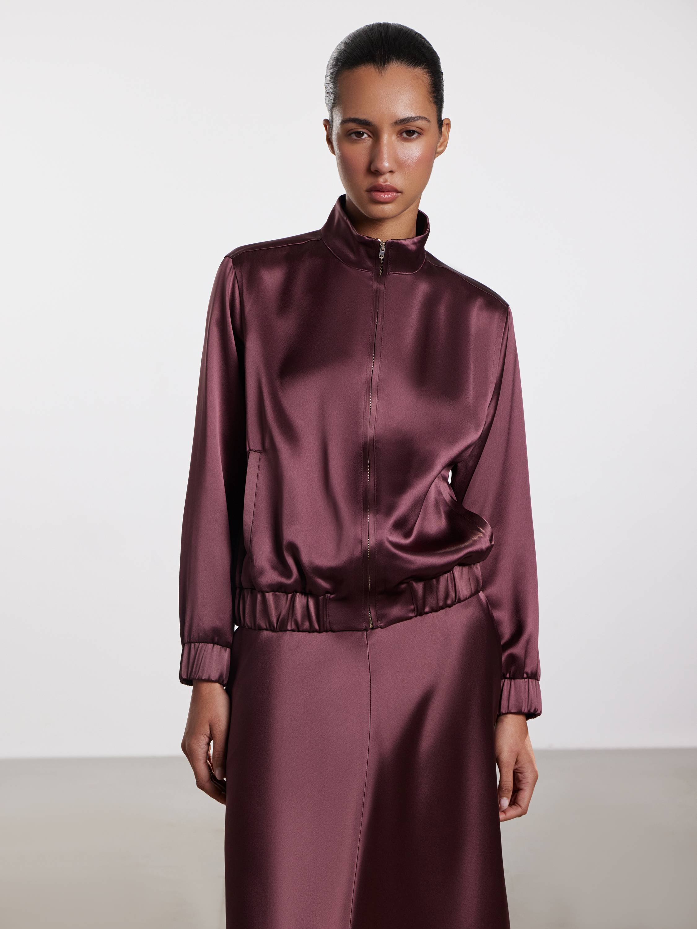 Бомбер укороченный из струящейся ткани Бомбер укороченный из струящейся ткани