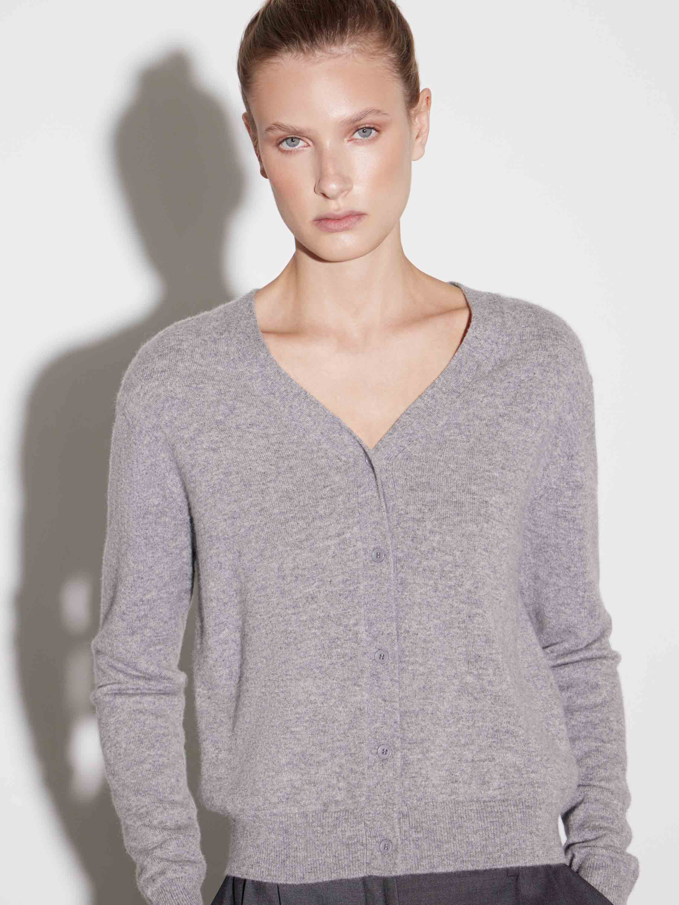 Кардиган с v-вырезом из 100% кашемира Кардиган с v-вырезом из 100% кашемира