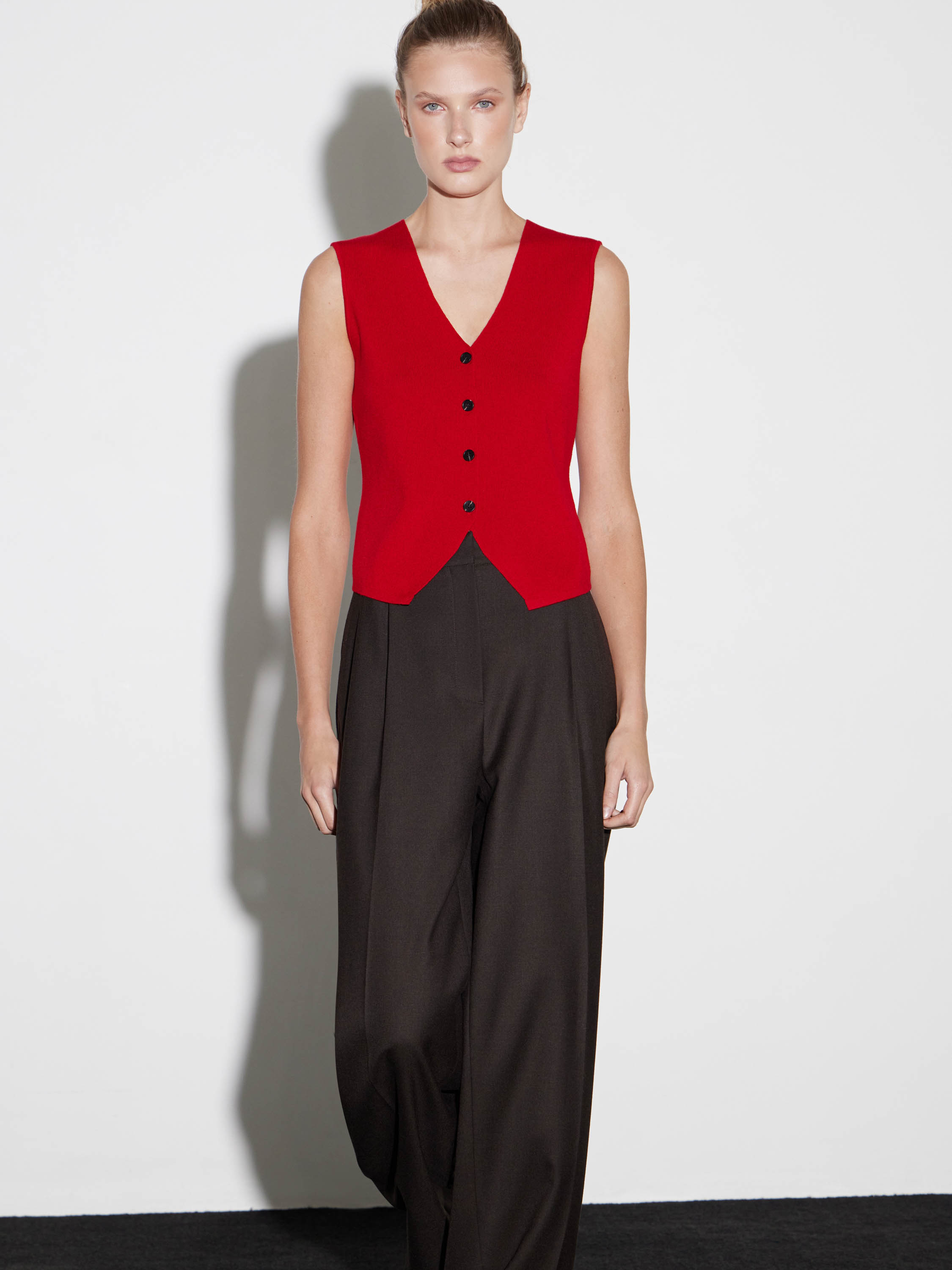 Жилетка трикотажная из мериноса Жилетка трикотажная из мериноса