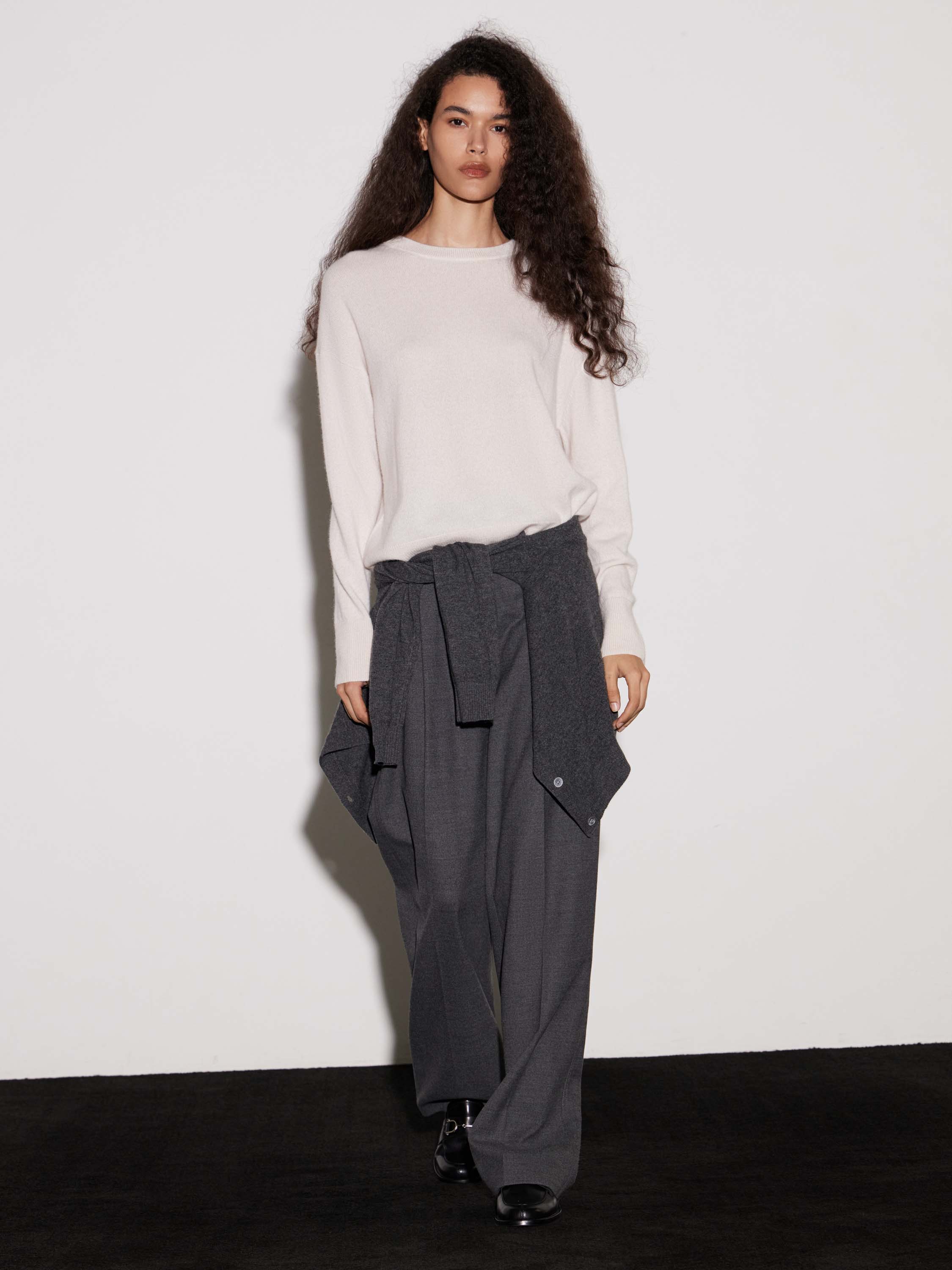 Джемпер трикотажный из кашемира Джемпер трикотажный из кашемира