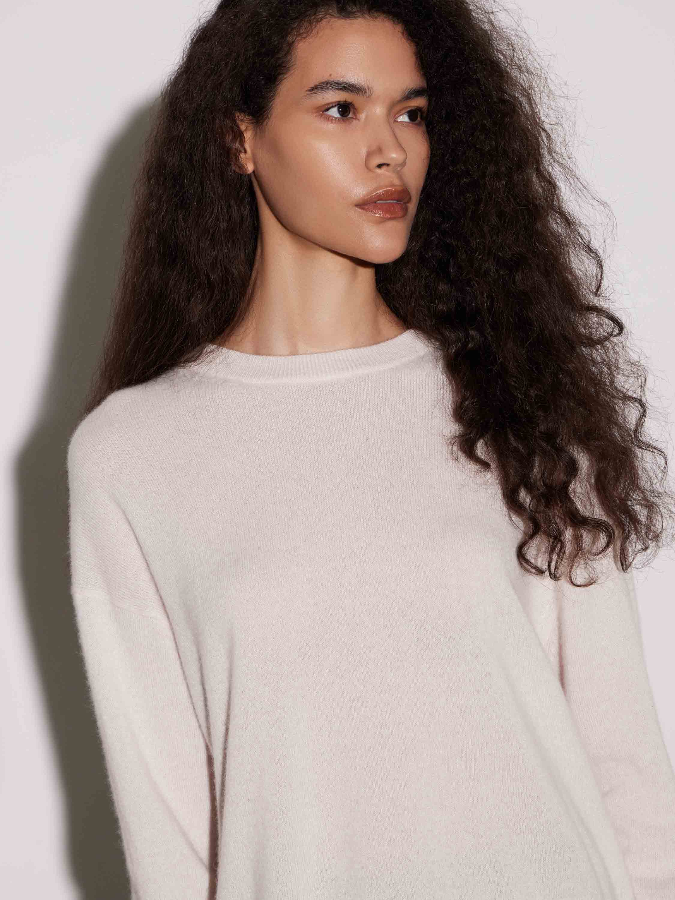 Джемпер трикотажный из кашемира Джемпер трикотажный из кашемира