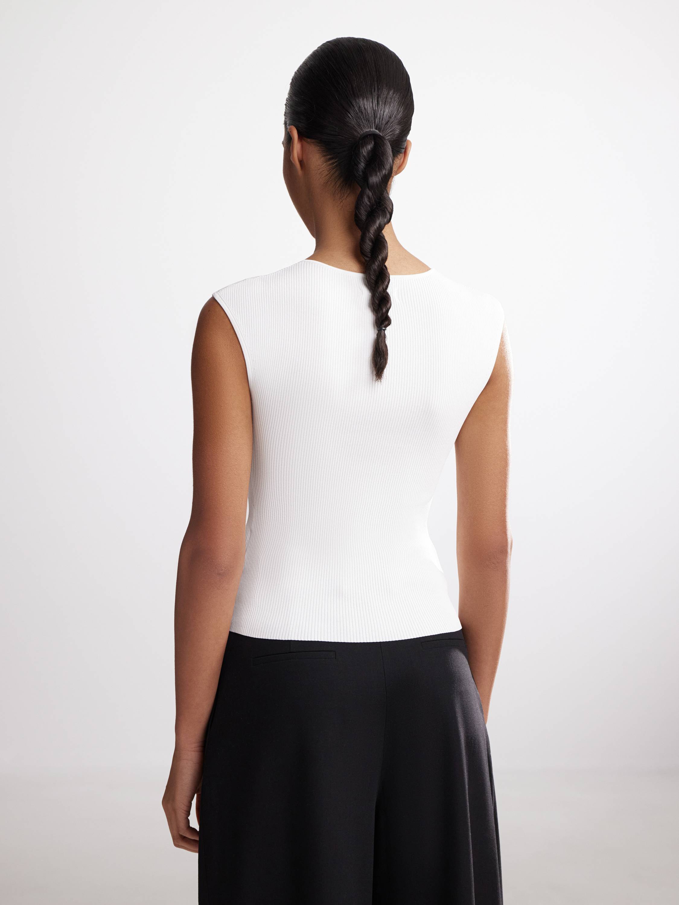 Облегающий топ V-вырезом Облегающий топ V-вырезом