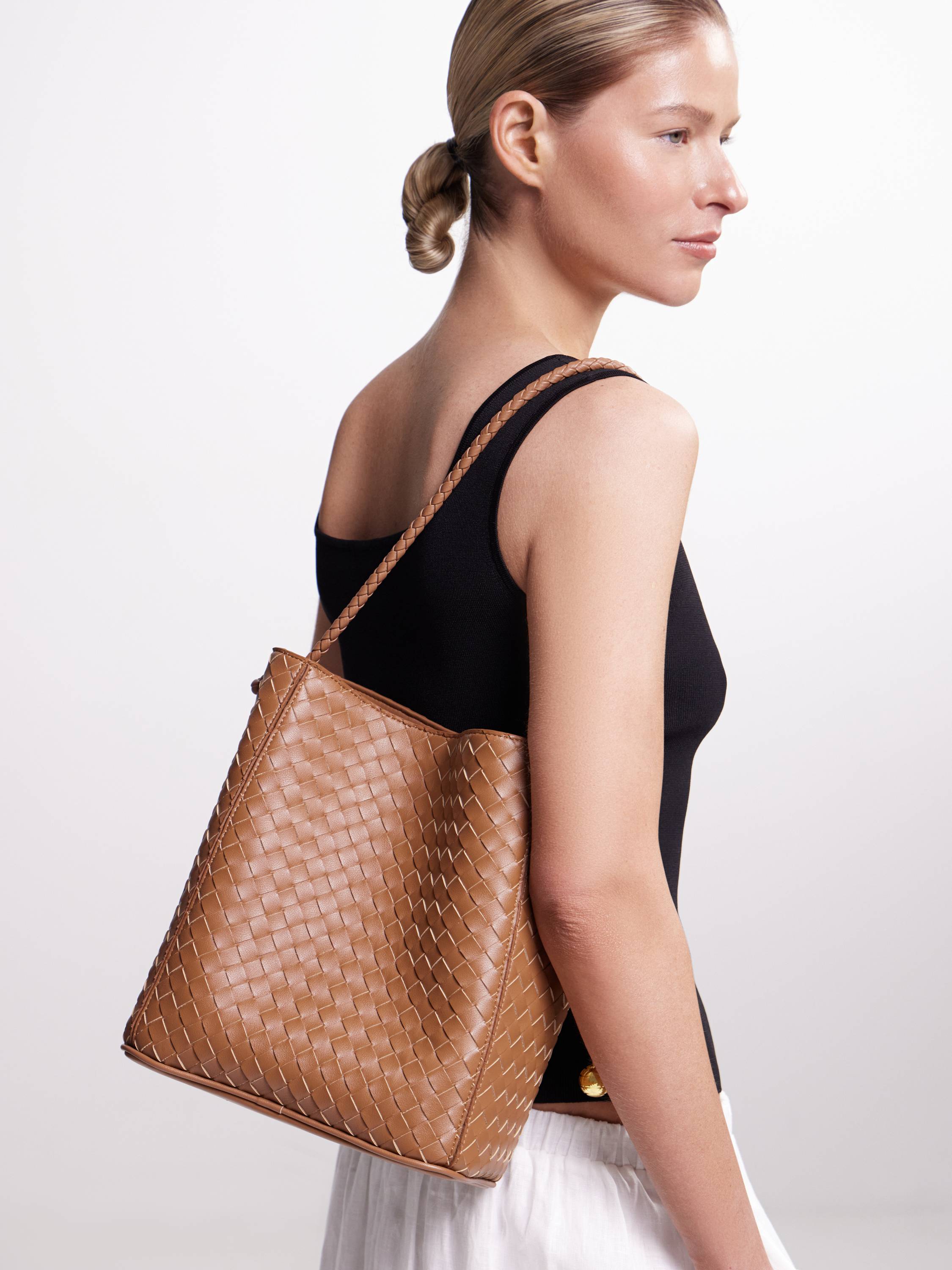Сумка из кожи с плетеным узором Сумка из кожи с плетеным узором