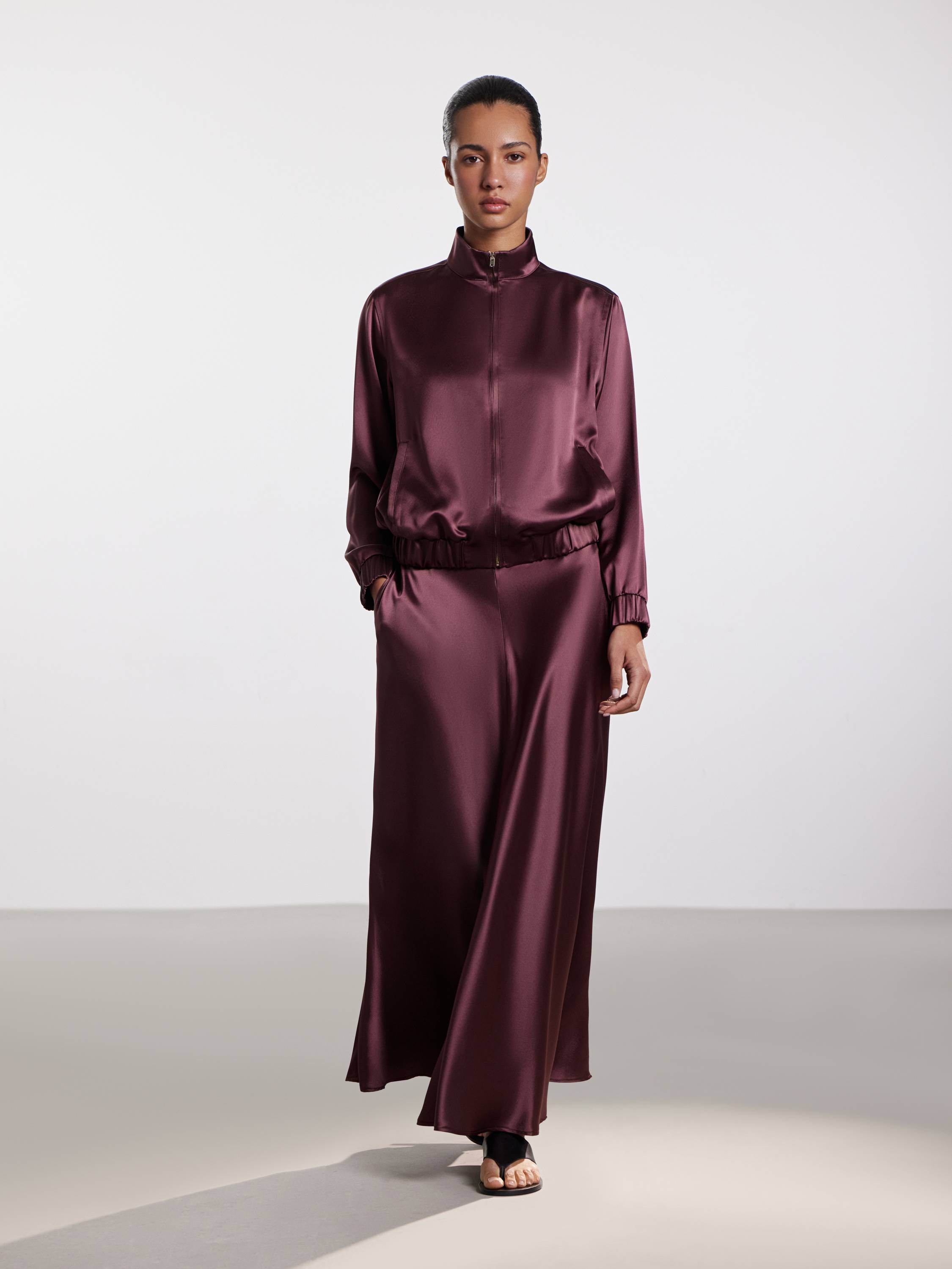 Бомбер укороченный из струящейся ткани Бомбер укороченный из струящейся ткани