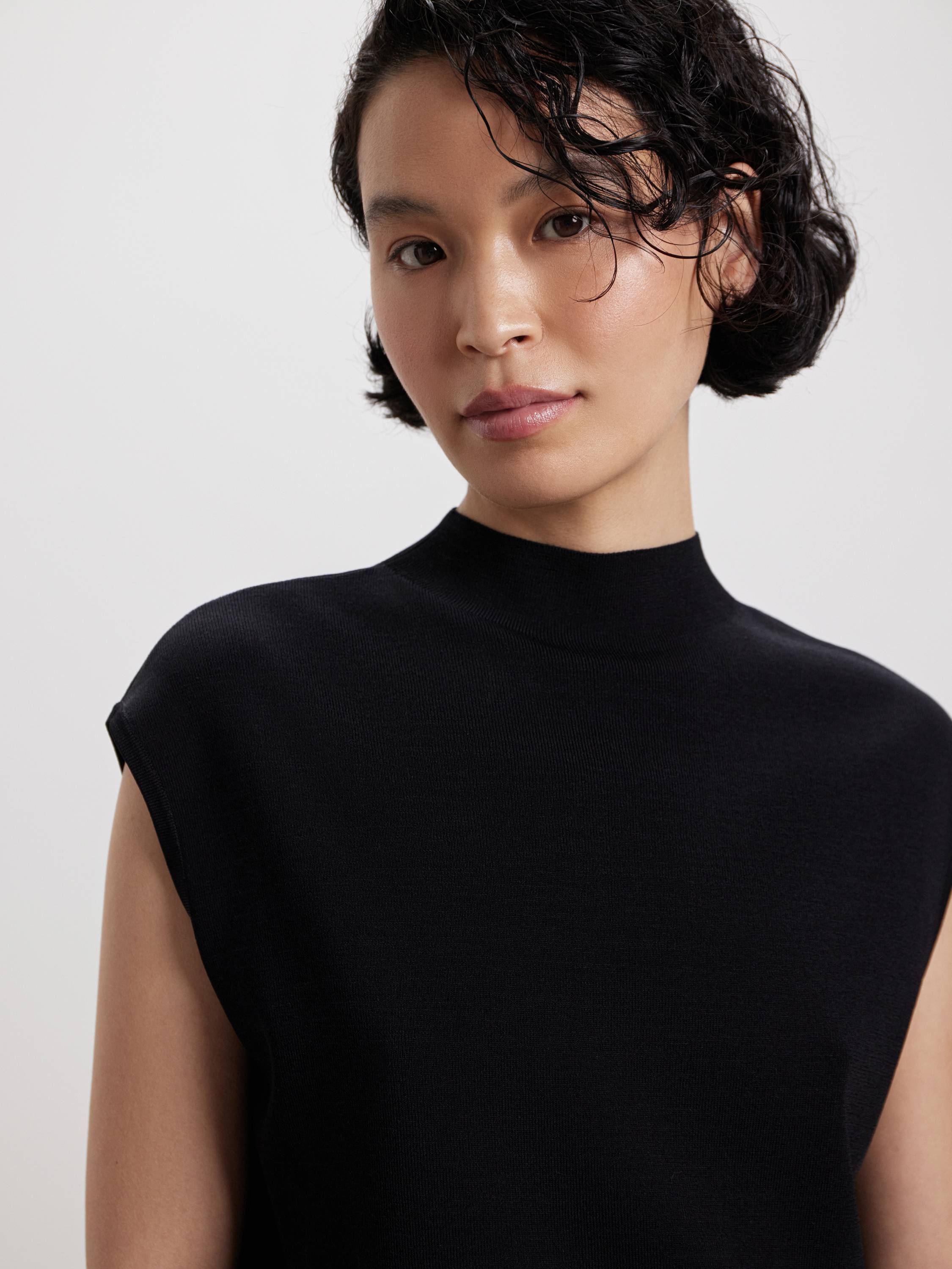 Топ с высоким горлом из вискозы Топ с высоким горлом из вискозы