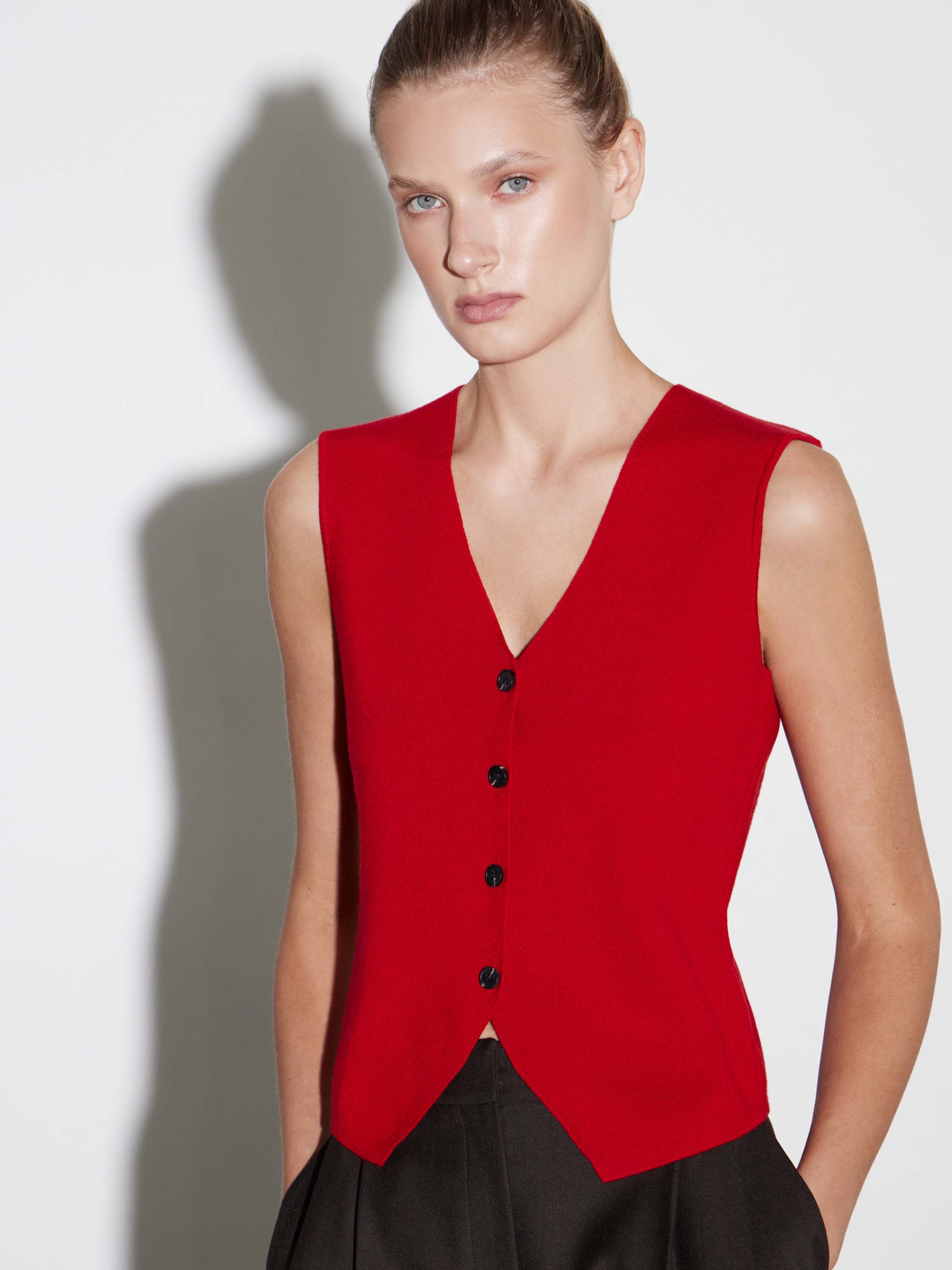 Жилетка трикотажная из мериноса Жилетка трикотажная из мериноса