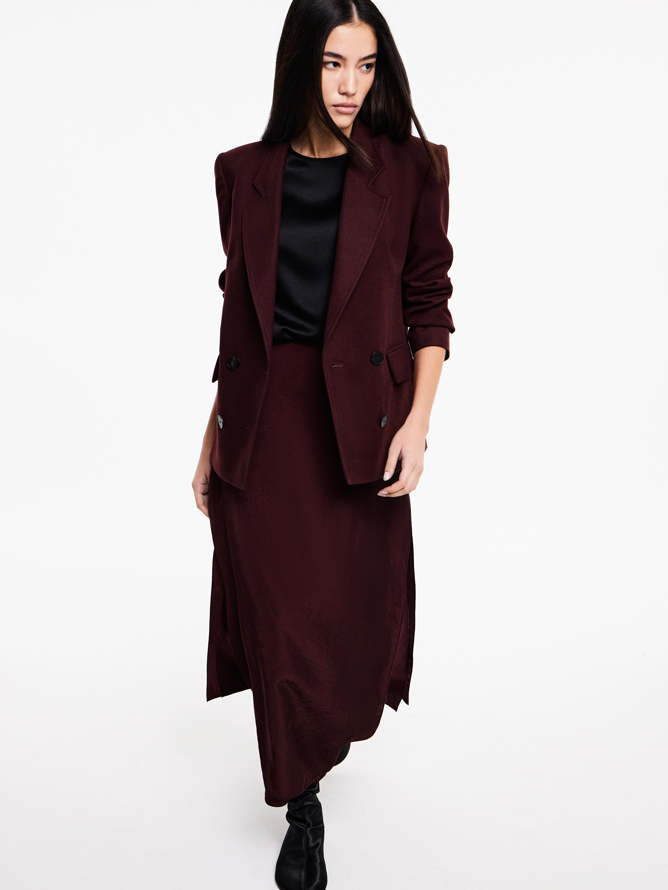 Юбка с разрезами по бокам Юбка с разрезами по бокам