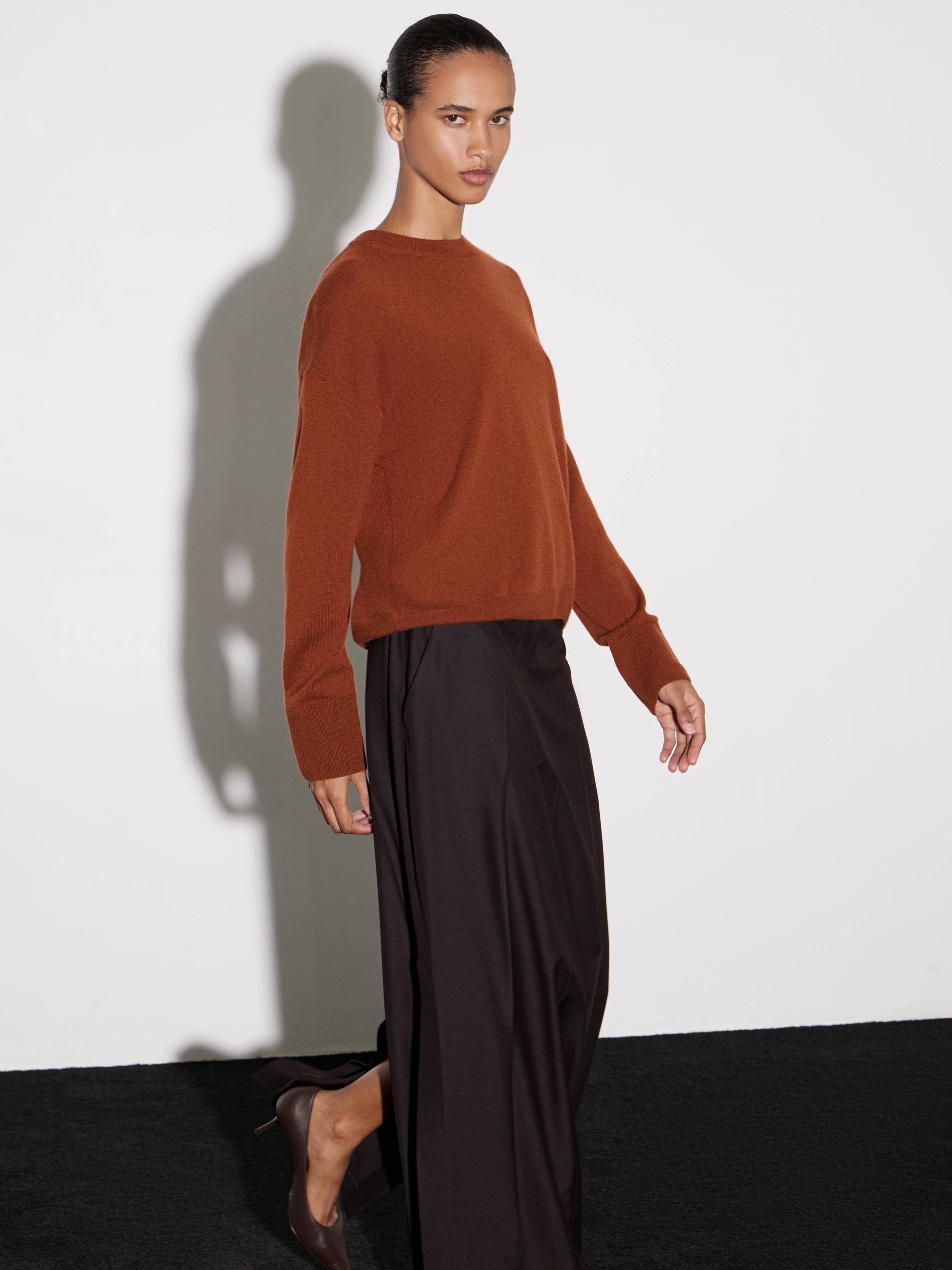 Джемпер трикотажный из кашемира Джемпер трикотажный из кашемира