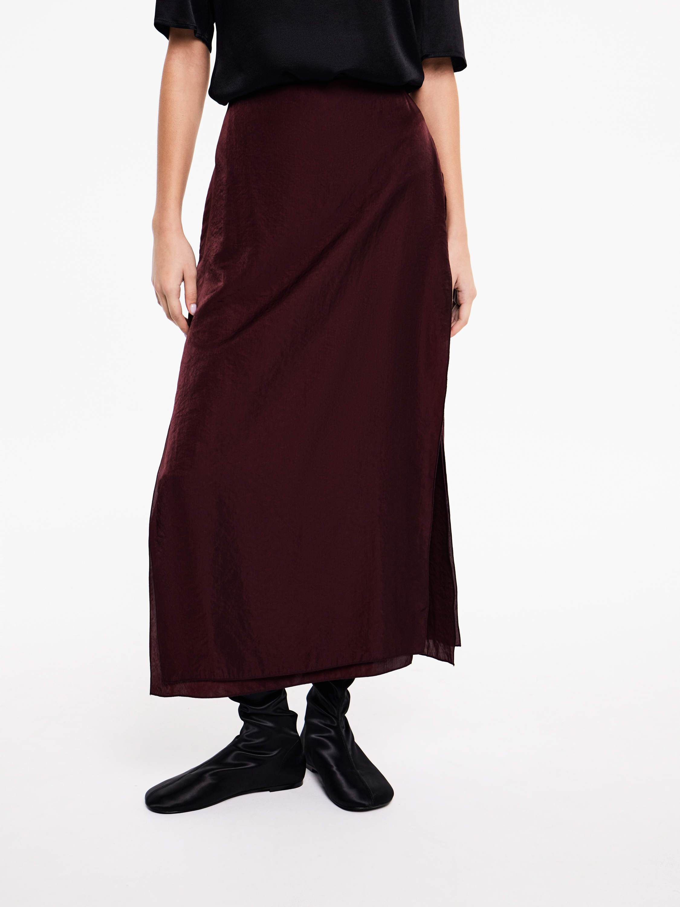 Юбка с разрезами по бокам Юбка с разрезами по бокам