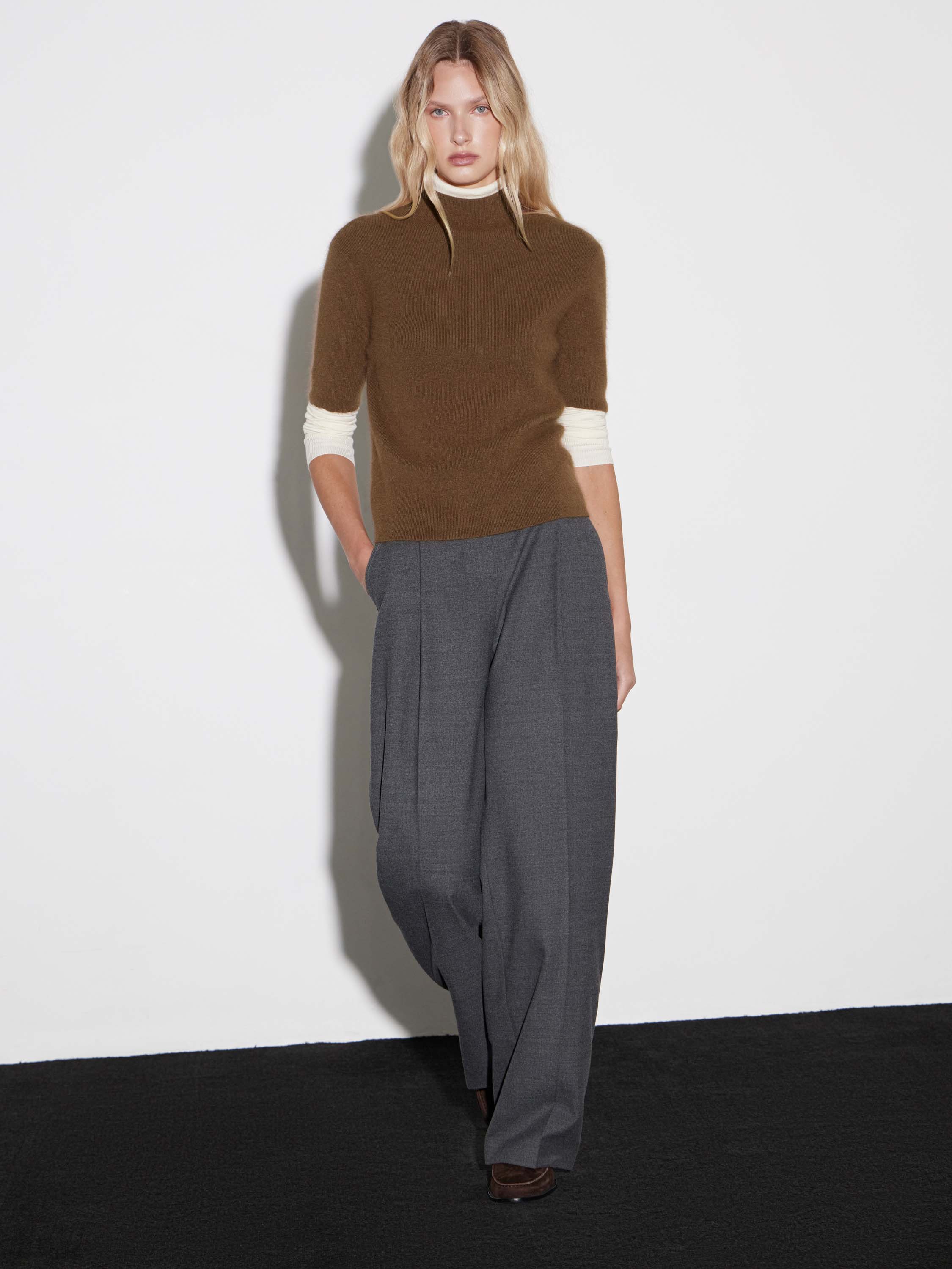 Водолазка из мягкой пряжи ангоры Водолазка из мягкой пряжи ангоры