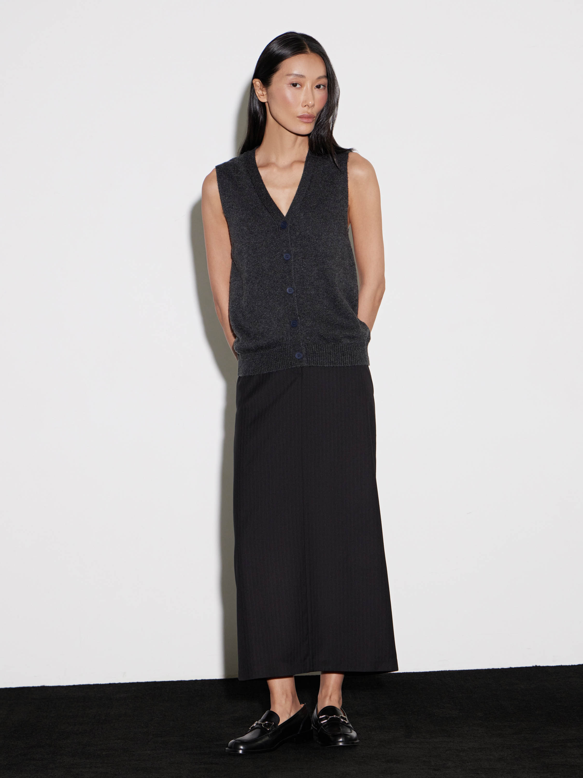 Жилет трикотажный с v-вырезом Жилет трикотажный с v-вырезом