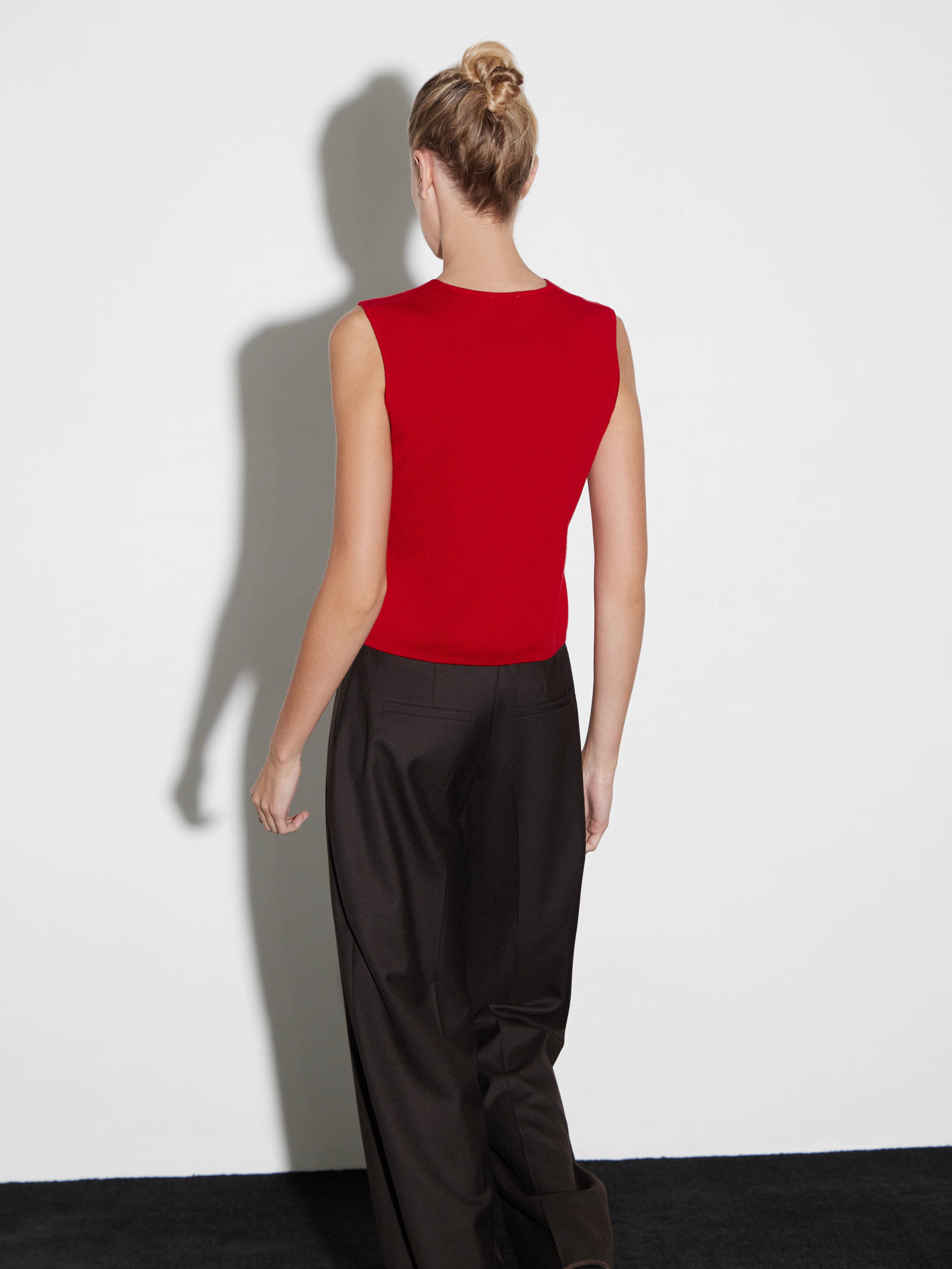 Жилетка трикотажная из мериноса Жилетка трикотажная из мериноса