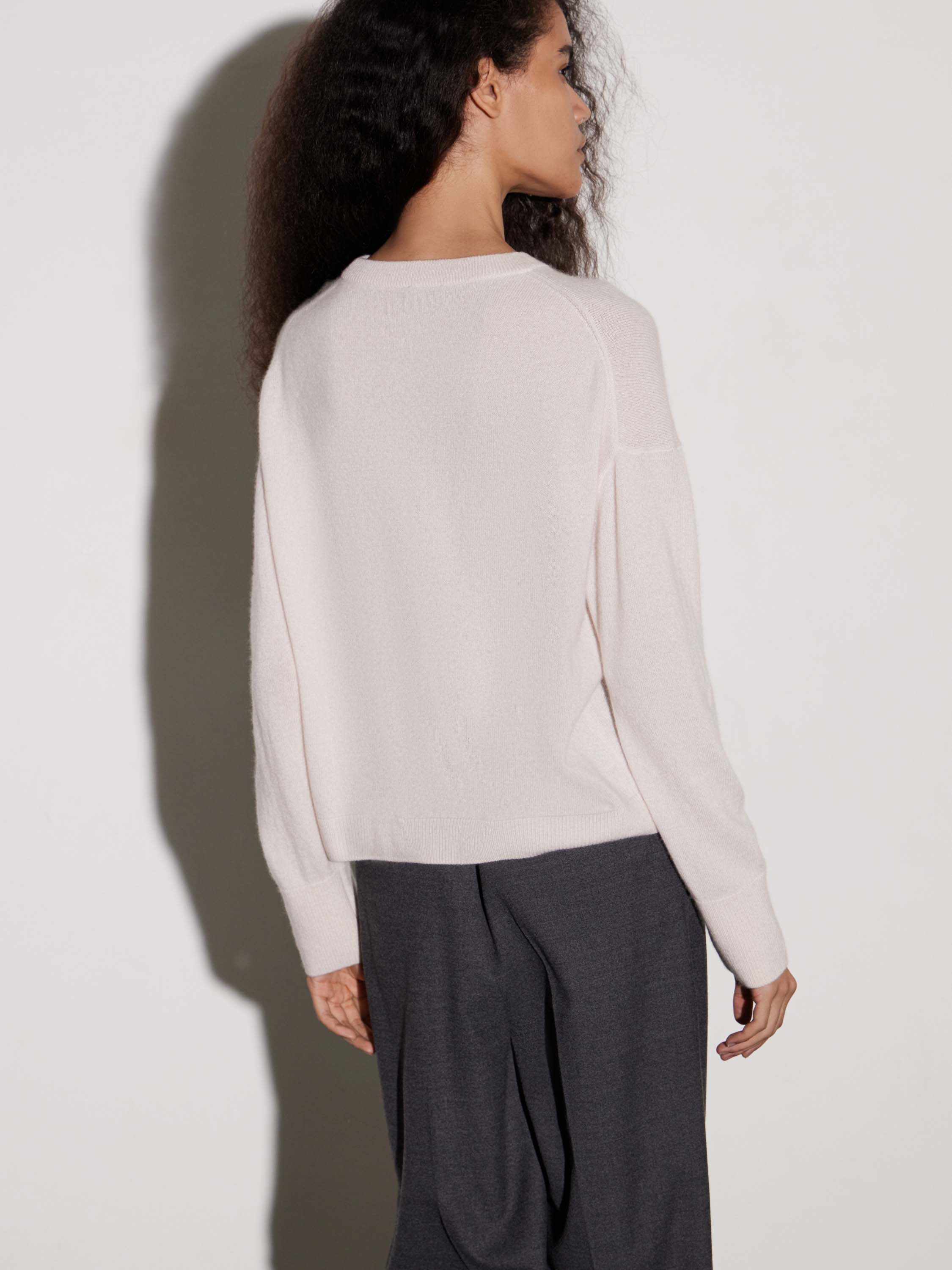 Джемпер трикотажный из кашемира Джемпер трикотажный из кашемира