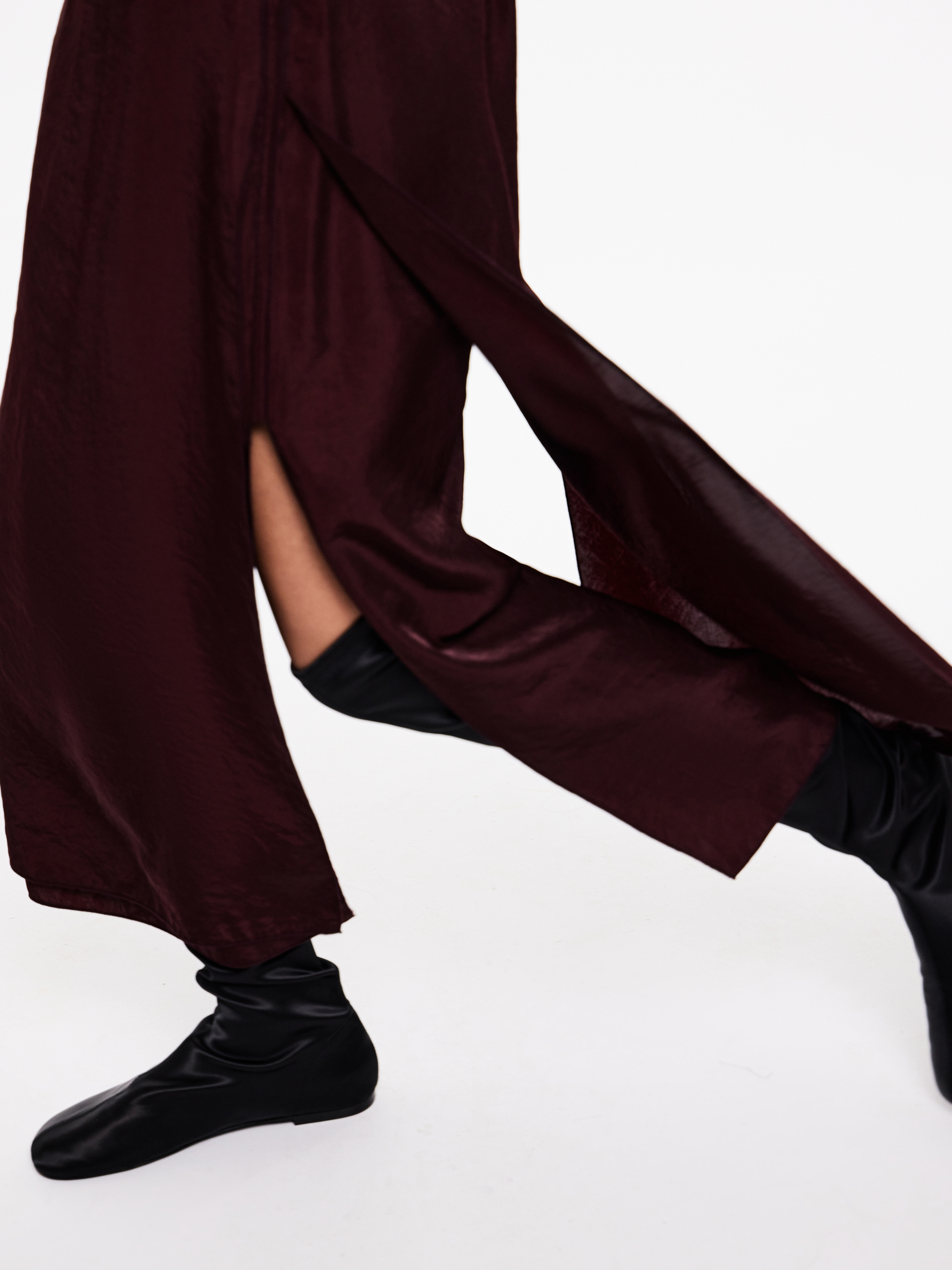 Юбка с разрезами по бокам Юбка с разрезами по бокам