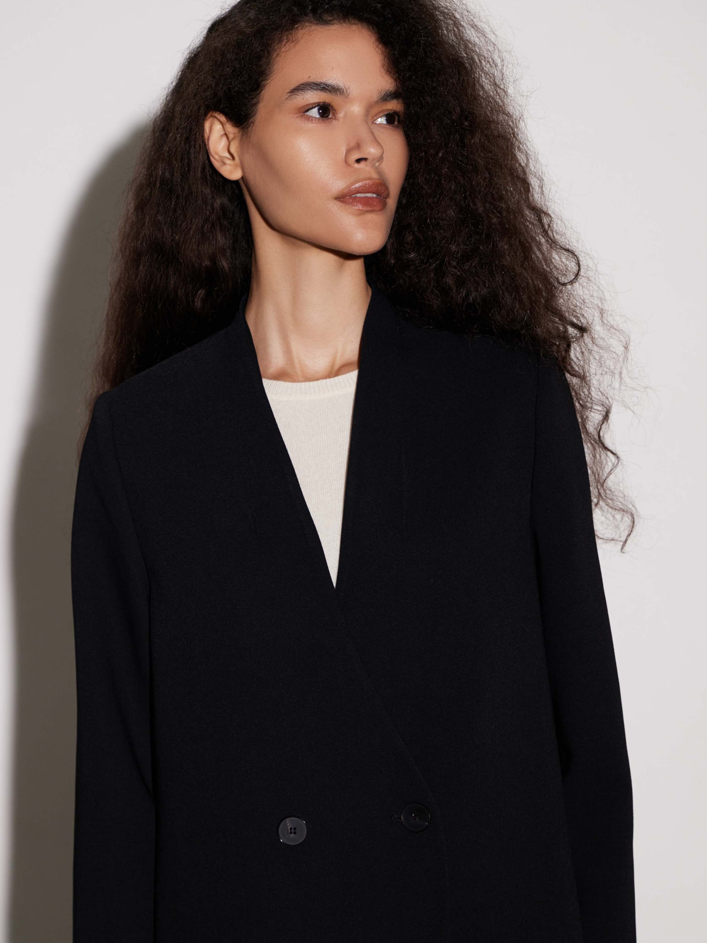 Жакет двубортный без лацканов Жакет двубортный без лацканов