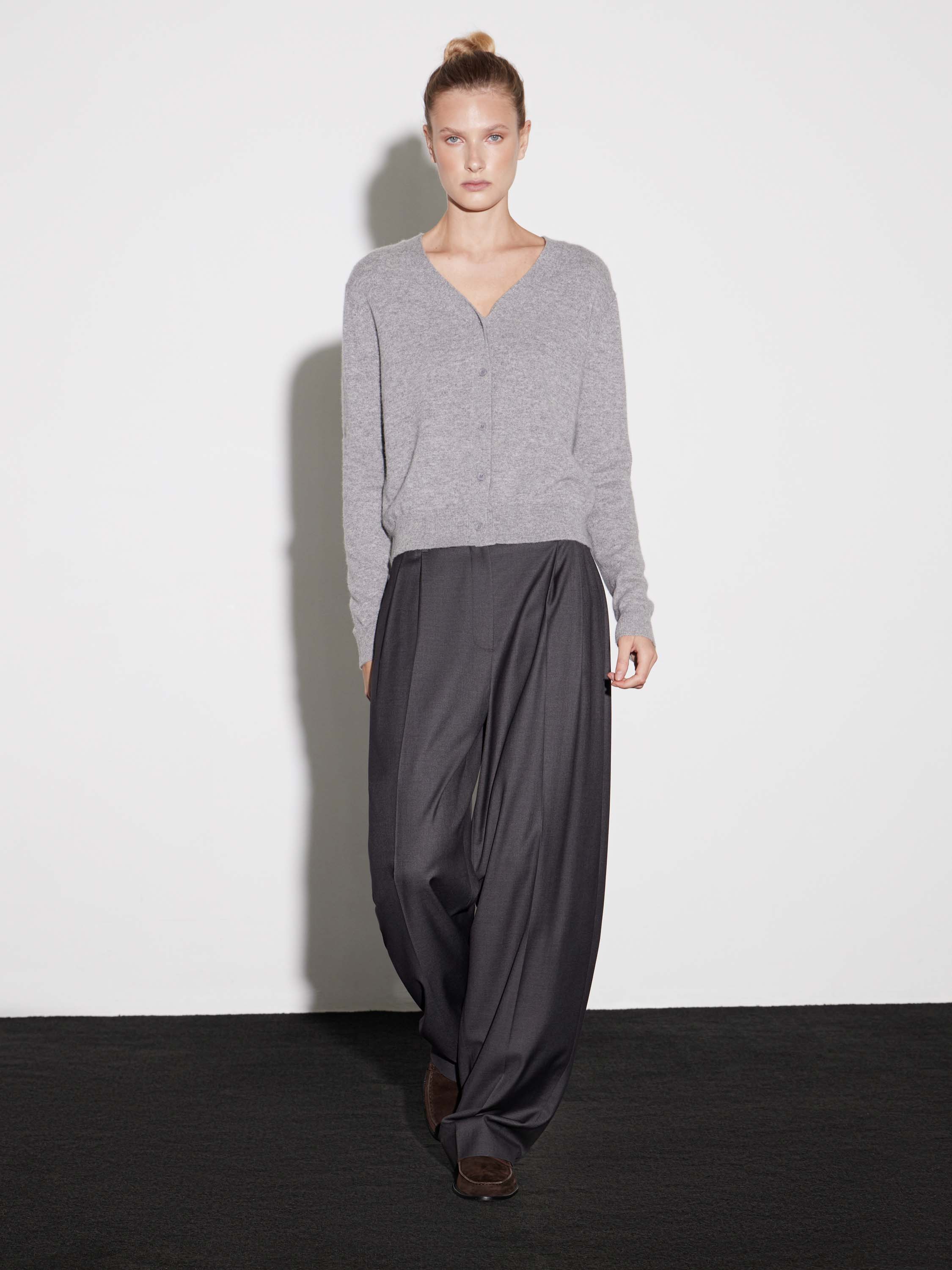 Кардиган с v-вырезом из 100% кашемира Кардиган с v-вырезом из 100% кашемира