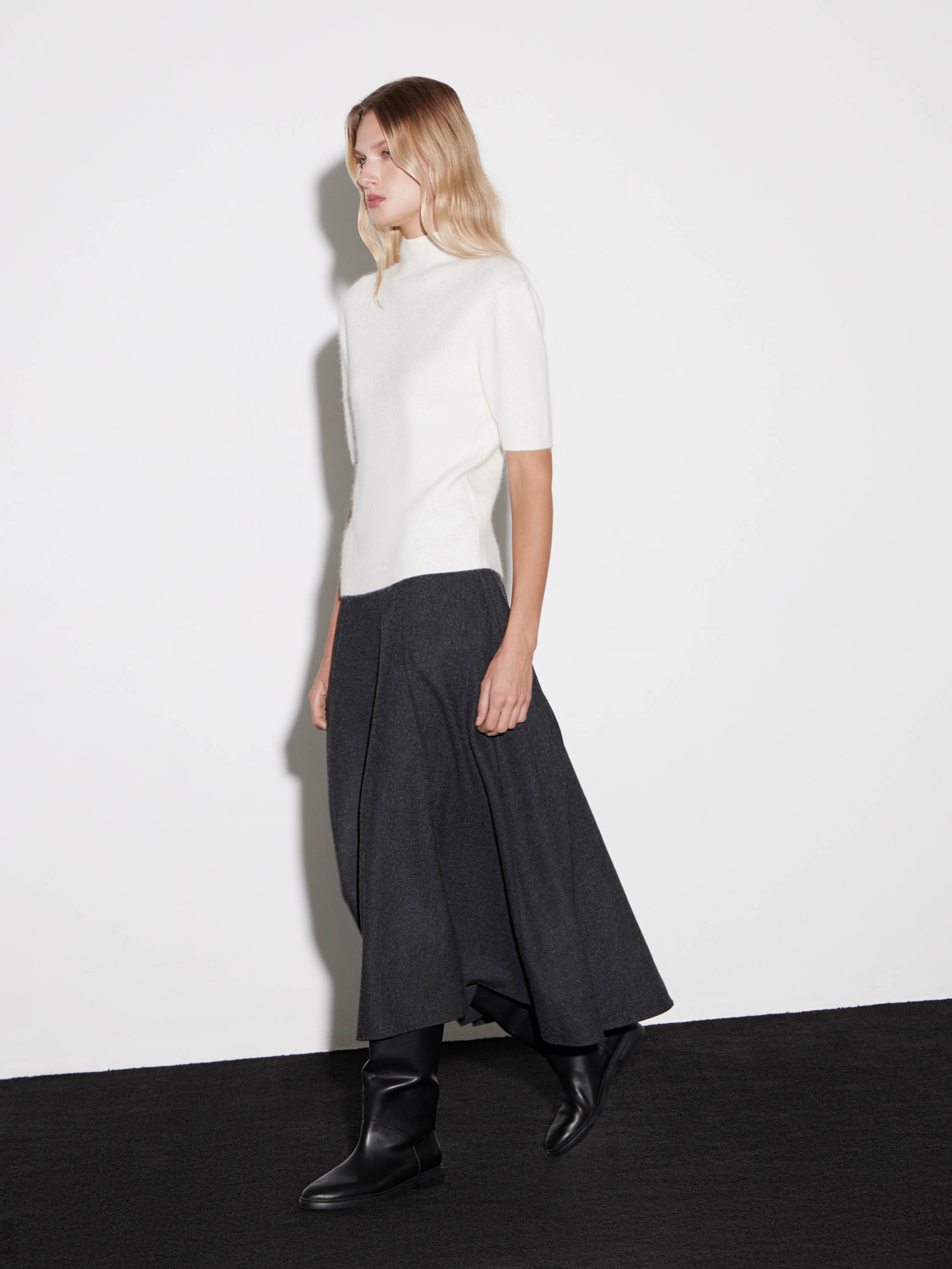 Водолазка из мягкой пряжи ангоры Водолазка из мягкой пряжи ангоры